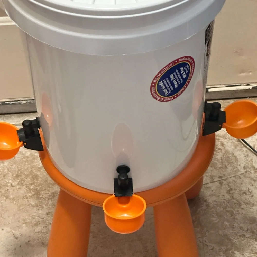 Automatic water feeder